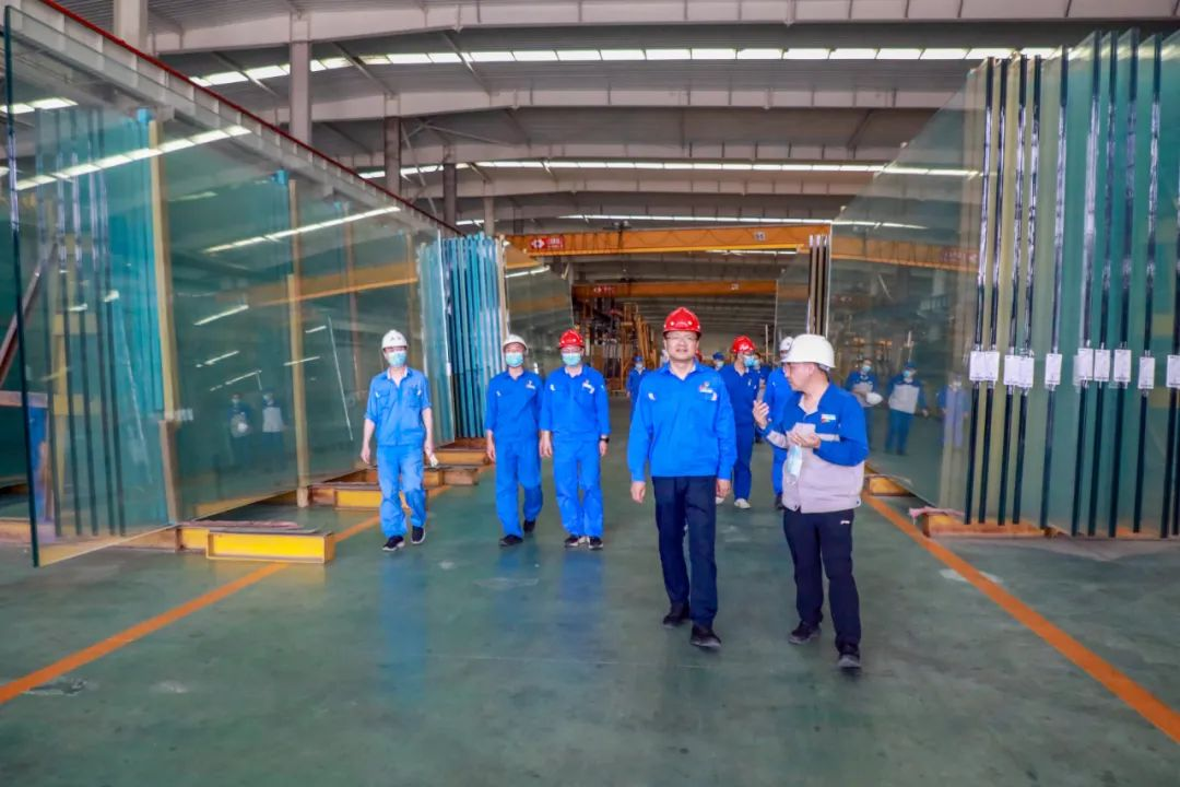 翠籠蒲艾香,慰問送安康——安彩高科總經理端午節慰問一線職工