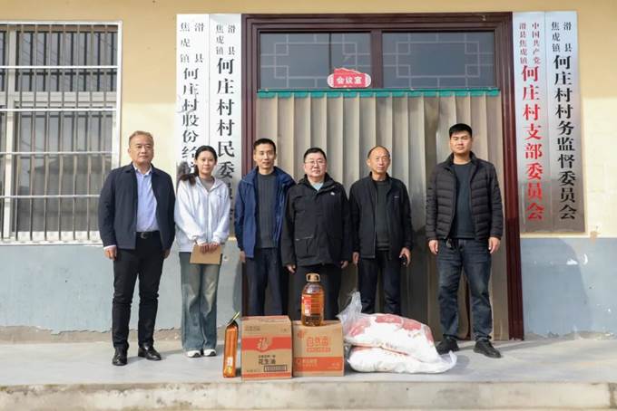 安彩高科到“第一書(shū)記”駐村點(diǎn)開(kāi)展重陽(yáng)節(jié)慰問(wèn)活動(dòng)